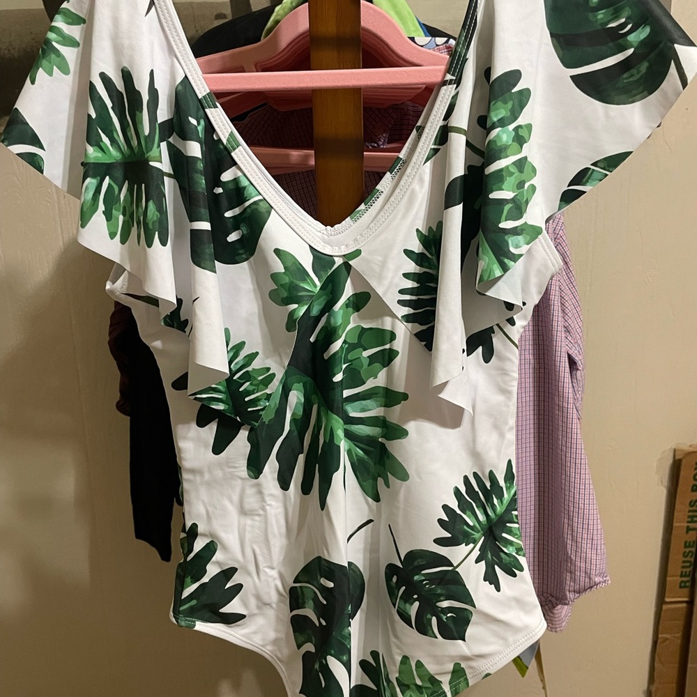 Temp me Green Leaf Print Bodysuit